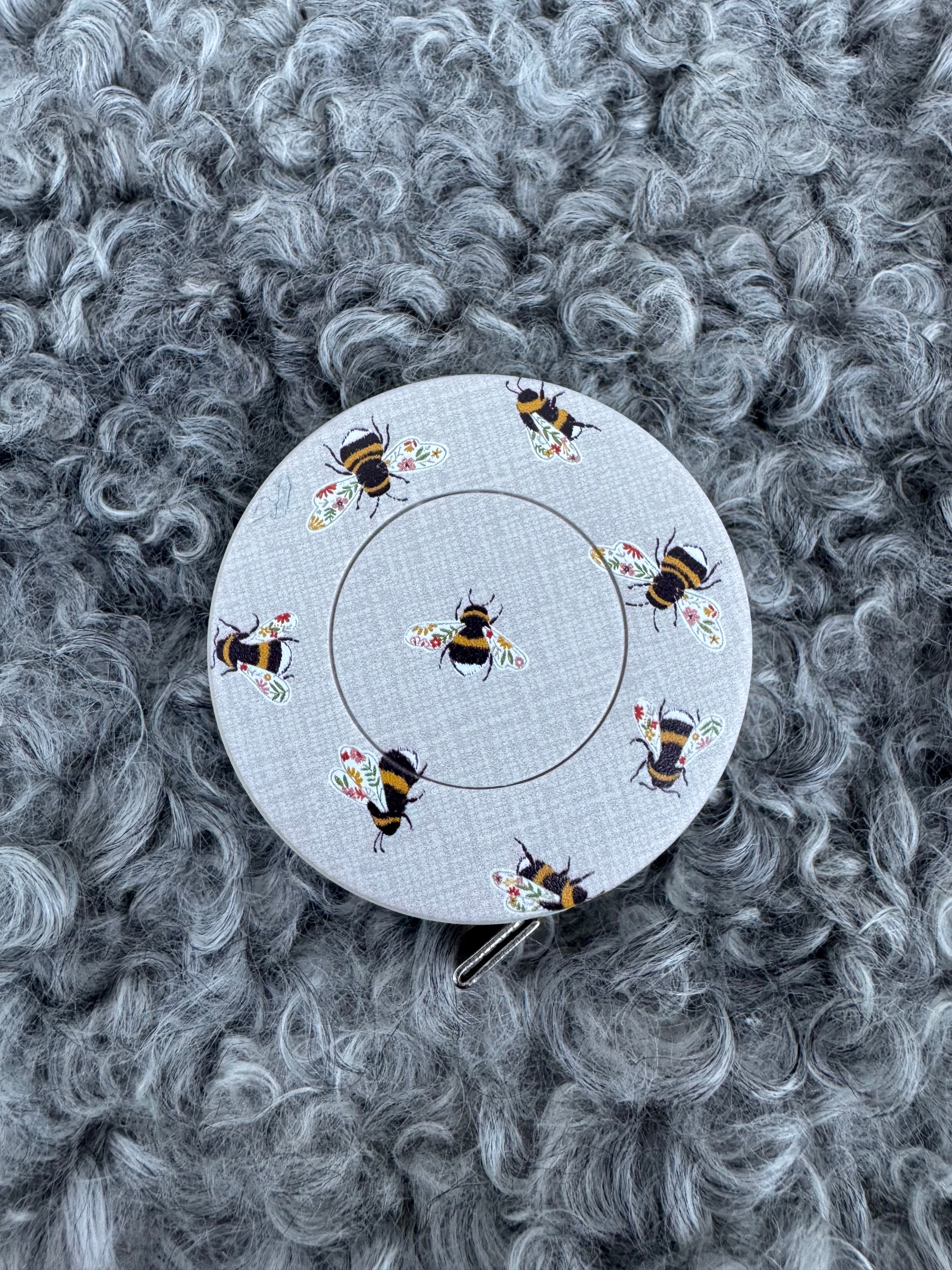 Måttband, beige med humlor