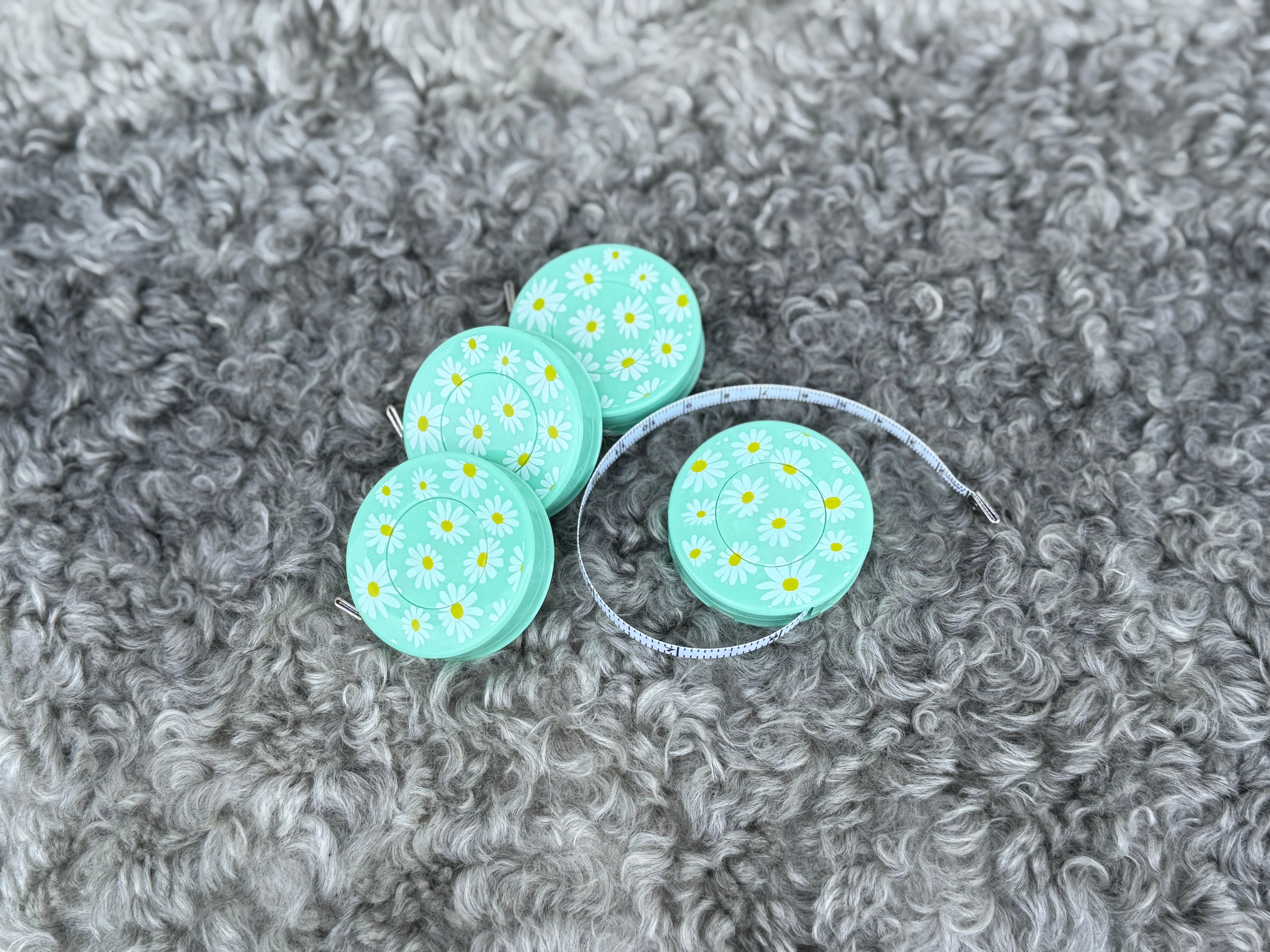 Måttband, prästkragar