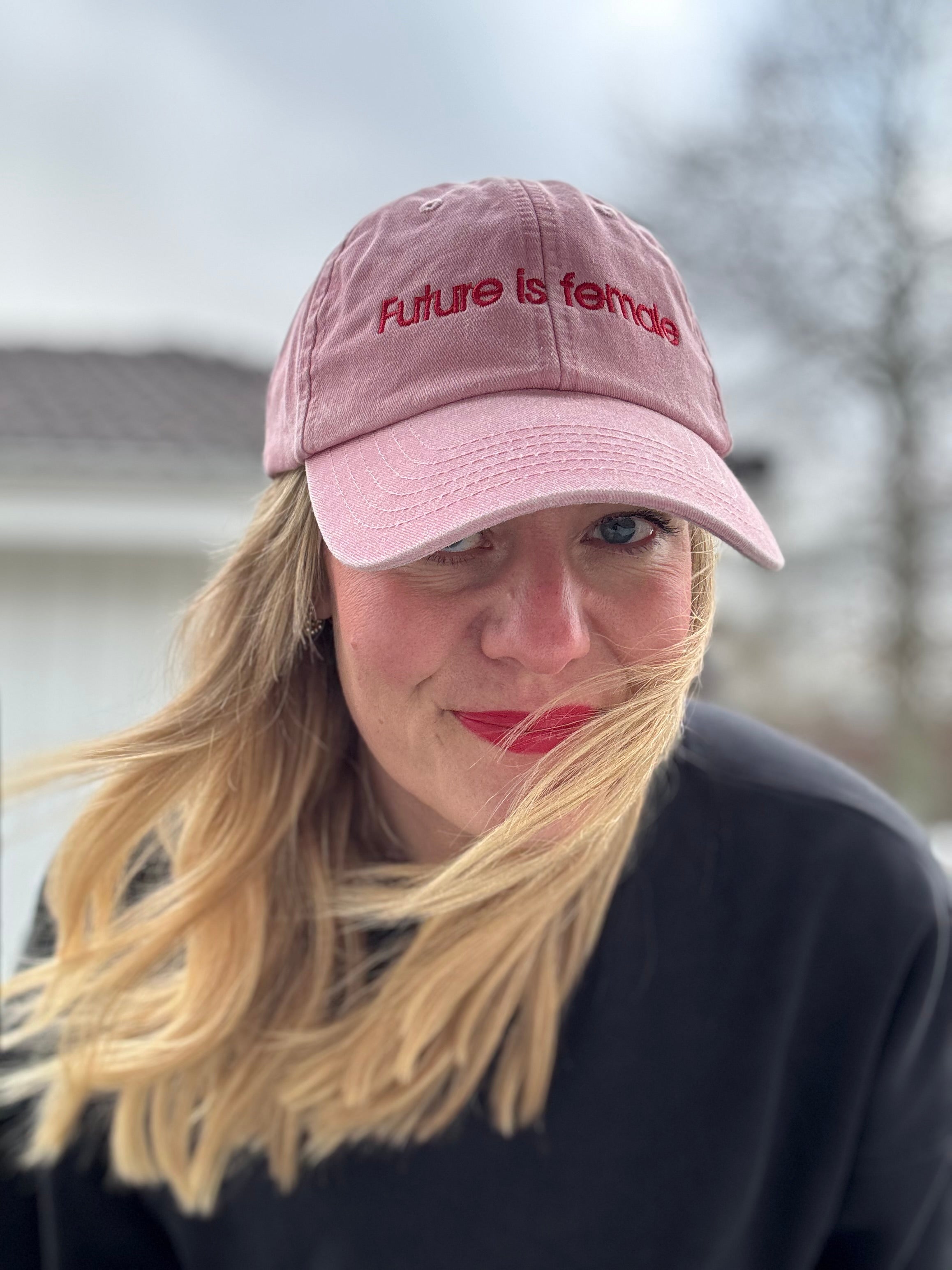 Keps "Future is female"