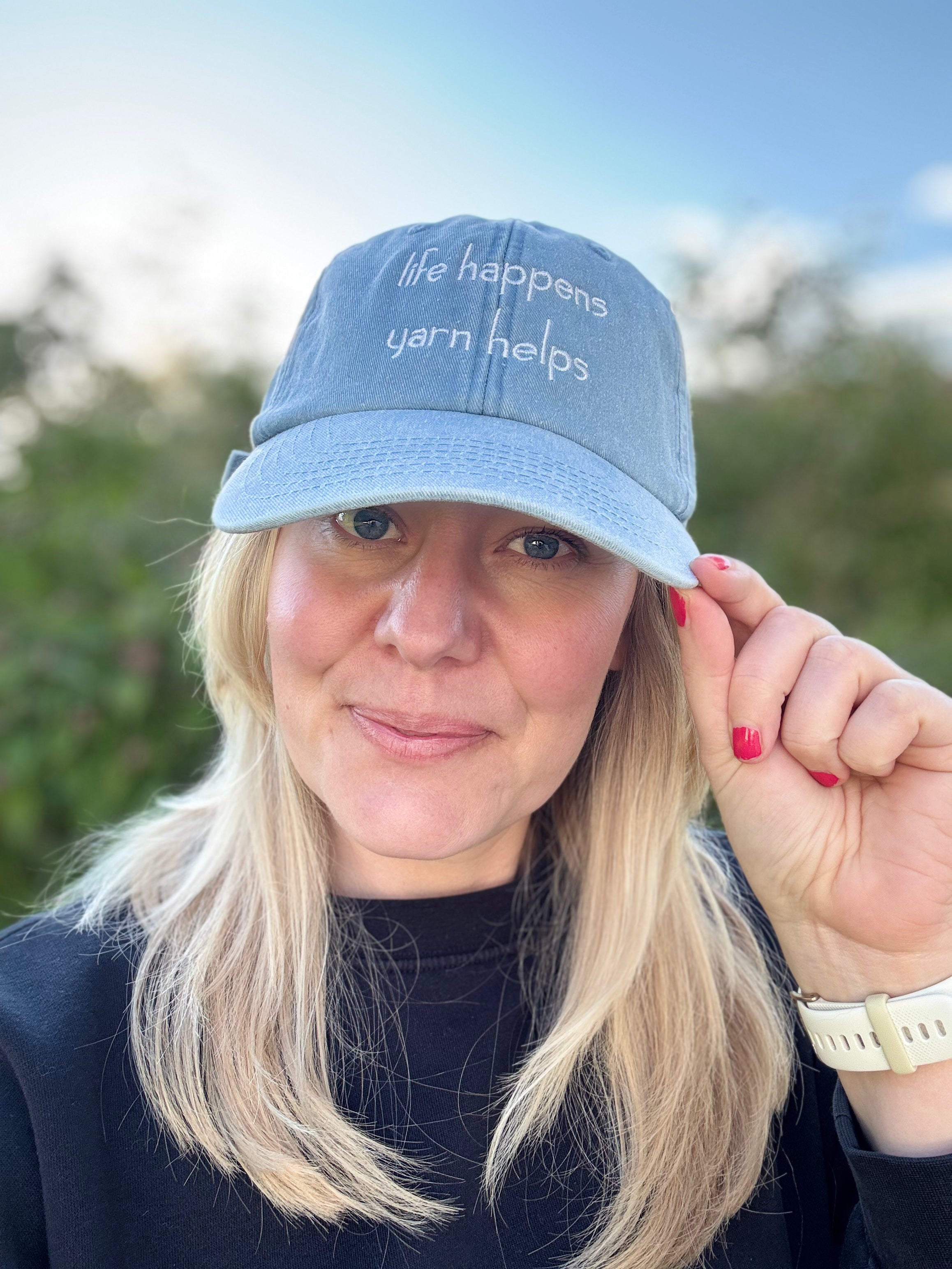 Keps "Life happens, yarn helps"