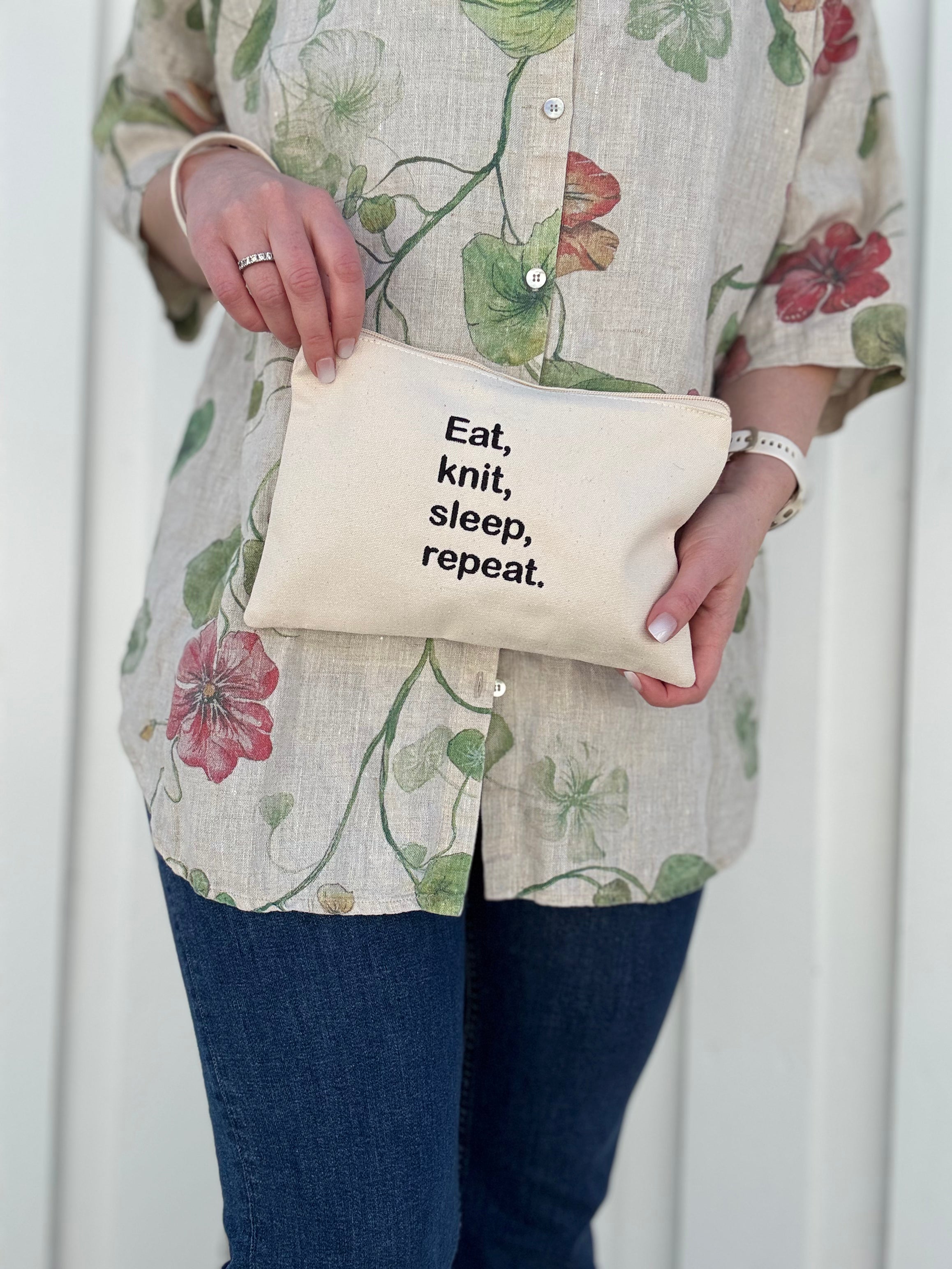 Väska, mellan "Eat, knit, sleep, repeat."